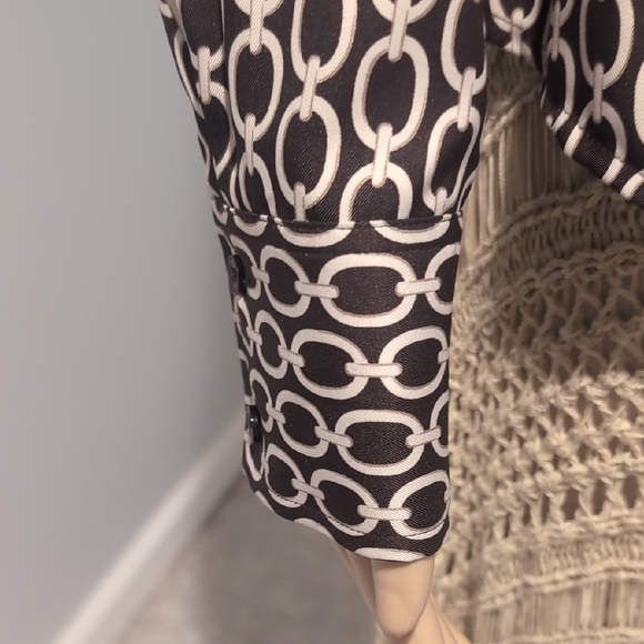 Ann Taylor Black and White Fitted Blouse with Notched Collar - Picture 3 of 6